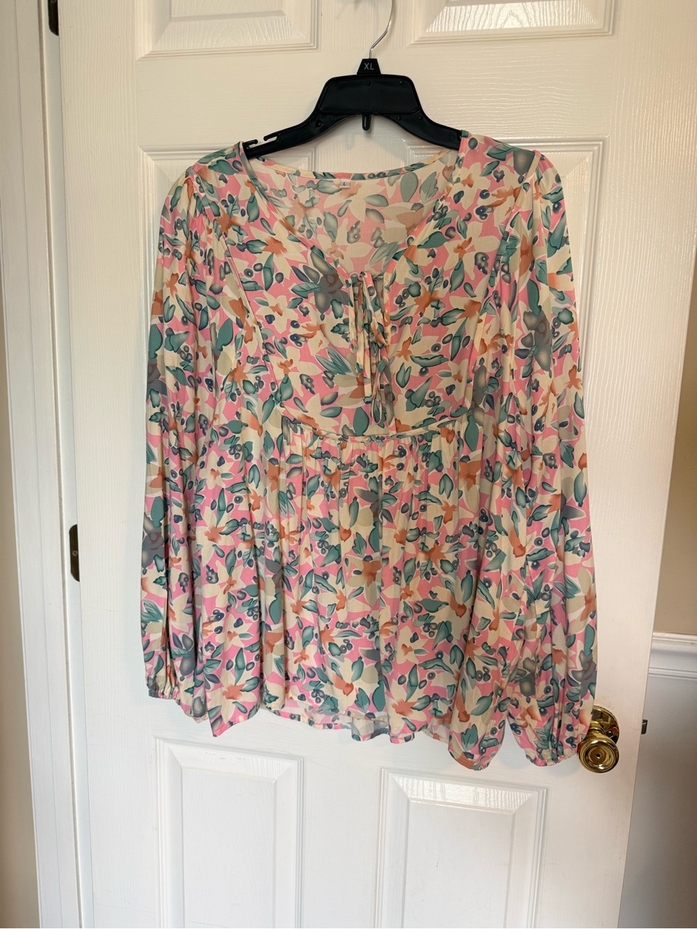 Women’s Boutique Floral Tie-Neck Blouse in Cream and Pink